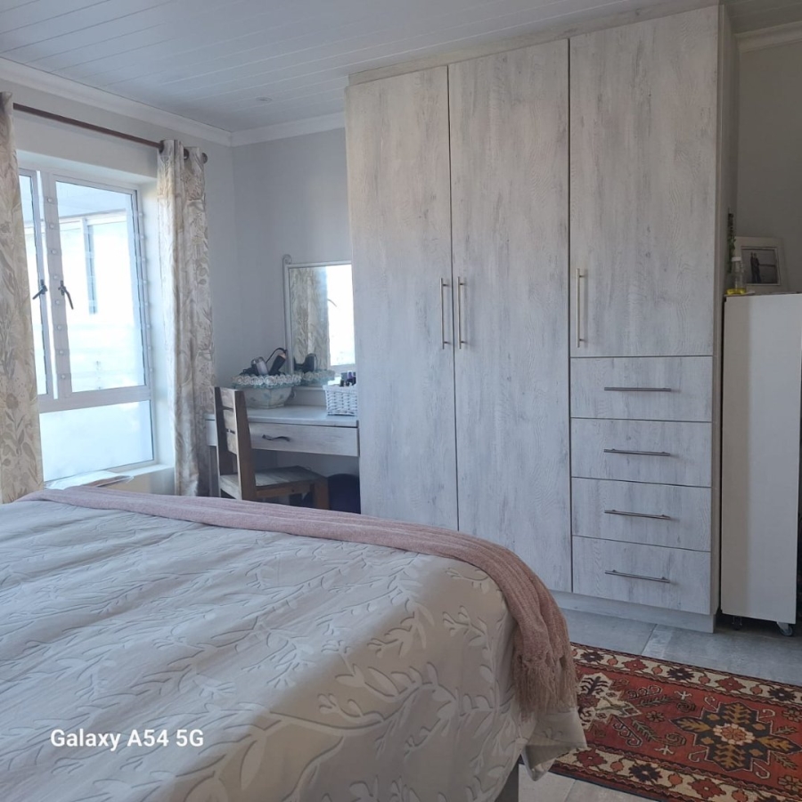  Bedroom Property for Sale in Fraaiuitsig Western Cape
